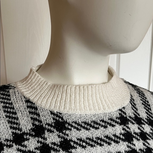 Suzy Shier Cream & Black Plaid Crewneck Sweater - Picture 3 of 9